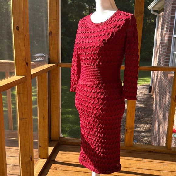 Max Studio Elegant Burgundy Knit Midi Dress with 3/4 Sleeves - Picture 1 of 12